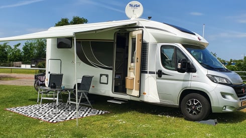 Very luxurious Bürstner Lyseo Harmony Line
