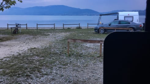 Vrijheid op wielen – Fully equipped camper with solar panel