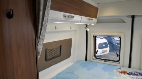 Pilote 6.40 meters, transverse bed, sleeping lifting roof!!