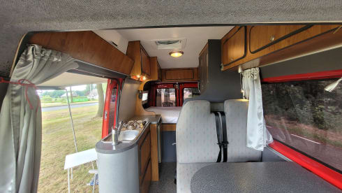 Big Red – 4p Volkswagen bus from 1999