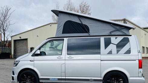 Oscar – Oscar der Luxus VW T6 Campervan SWB *Inklusive Versicherung*