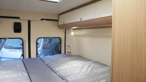 Sun Living Flexo 6.40, 2 sleeping 4 seats, length beds, Airco!!