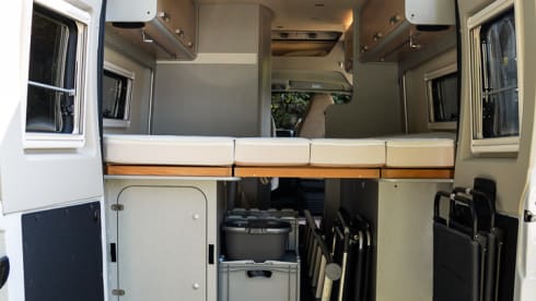 CG10 – 4-person Hymer bus from 2024