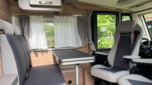 Very new and luxurious 4 person integrated camper Weinsberg CaraCore 650 MEG