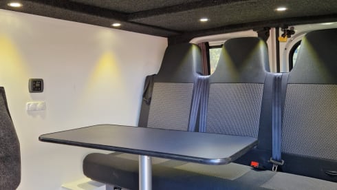 Bazza – 4 berth campervan with pop top roof