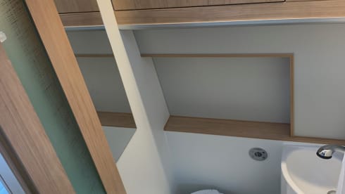 Luigi – La Strada Avanti EB: compact motorhome with twin bed and all the comforts