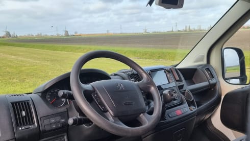Lux – 2p Peugeot bus uit 2012
