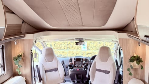 Swift semi-integrale caravan met 6 slaapplaatsen, vanaf 2018.