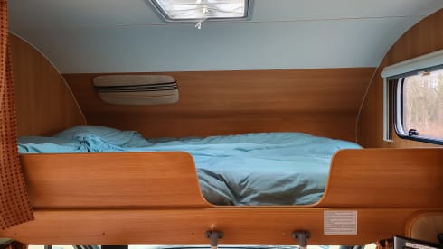 Spacious and comfortable family camper. 6p Chausson alcove from 2008