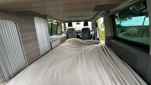 Compleet uitgerust met keuken, bustent & fietsenrek – 4p Volkswagen campervan from 2015