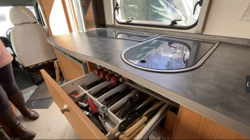 Bertie – compact Knaus motorhome, sleeps 4