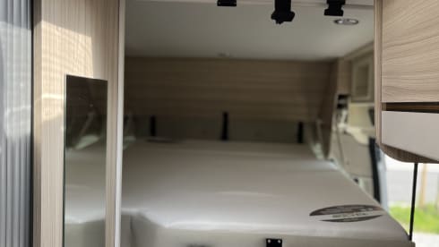 Dreamer Camp 5 – Spacious campervan for 4 to 5 people (sitting & sleeping)  