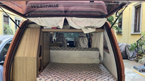 Vanuà – Fantastic Vintage Westfalia Van