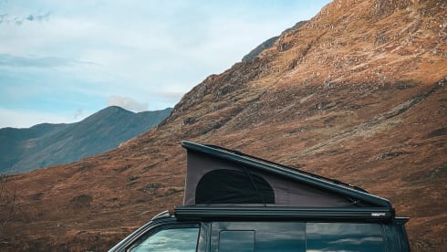 Black Beauty – Luxury auto 4 berth Volkswagen T6.1 campervan