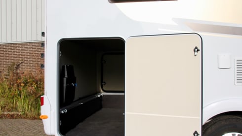 3 – Spacious 2-person camper with single beds or king-size bed!