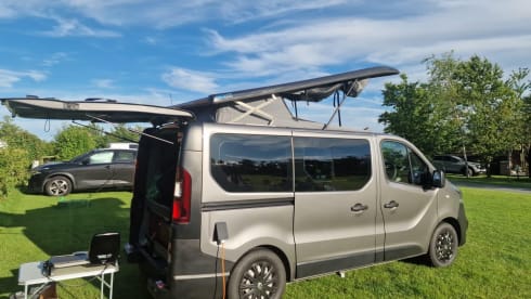 Bazz Van Dan – Campervan Vauxhall a 4 posti letto