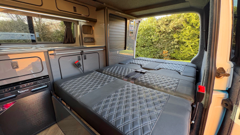 Rogue Five – Top Spec Volkswagen T6.1 | Comfortable & Slick | Sleeps 4