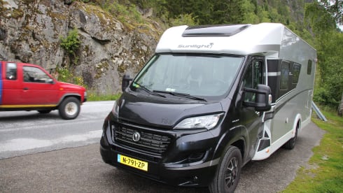 Beautiful Sunlight T68 Adventure Edition AUTOMATIC with spacious single beds.
