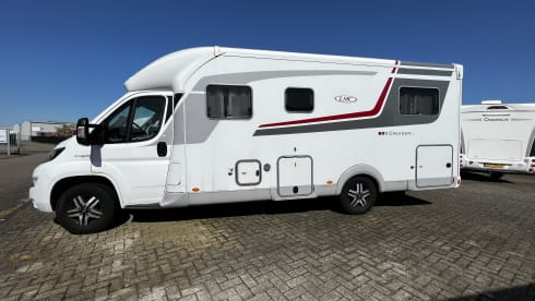 10 LMC T732 – Camper (2020) manual for 2 people