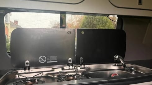Eddie – 4 berth Volkswagen Campervan T5 Pop top