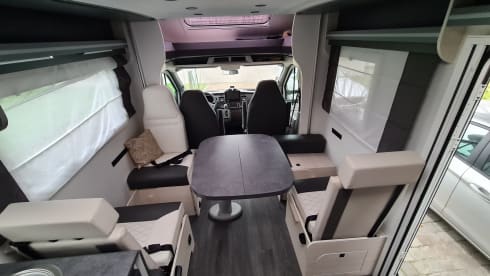 New/cozy fully equipped camper with spacious living room