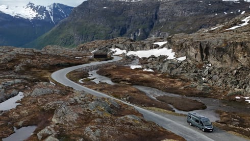 Pössl Summit Shine 640 3P – Comfortabele Campervan voor een Onvergetelijke Reis!