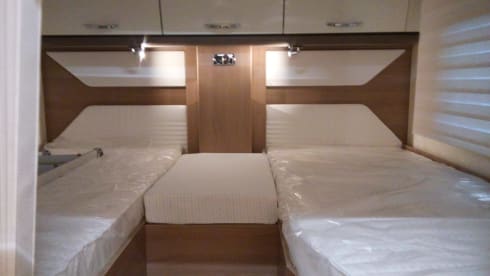 Top class, fresh, luxuriously equipped 4 pers. Burstner Iyseo.