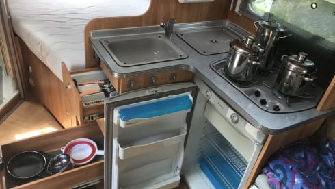 Lovely compact 2-person camper