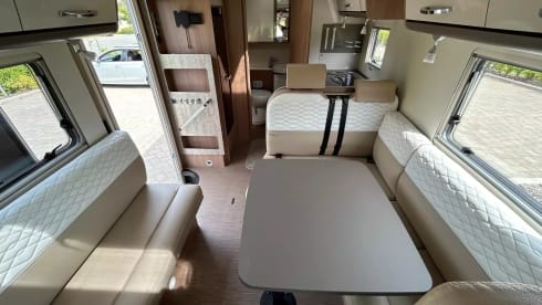 Kayden – 4 Berth Luxury Motorhome