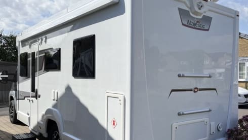 Queenie – Eldiss Majestic 250 - luxury 4 berth with extras 