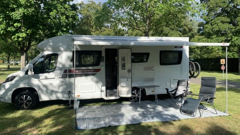 Autoquest 196 – Autoquest 196 motorhome 6 berth (delivery and pick up available)