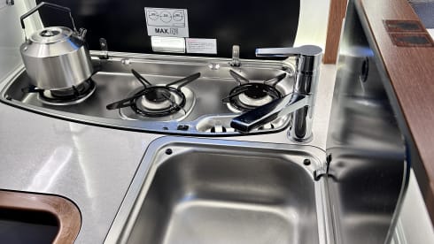 Volledig off-grid reizen met onze comfortabel uitgeruste 2p camper