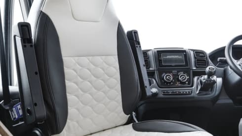 Mabel – Brand New Luxury 4-5 berth 2022 model RollerTeam 707 Motorhome