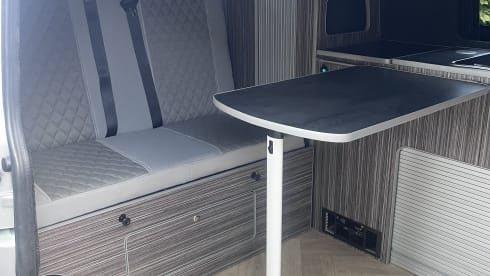 “Pomme” – 4p Volkswagen bus from 2023