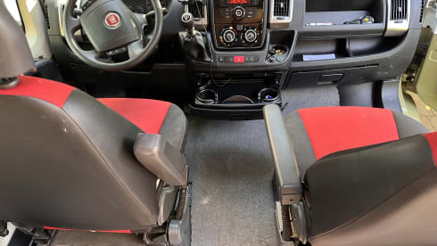 Haast kan de klere krijgen – Fiat bus camper for 2 people