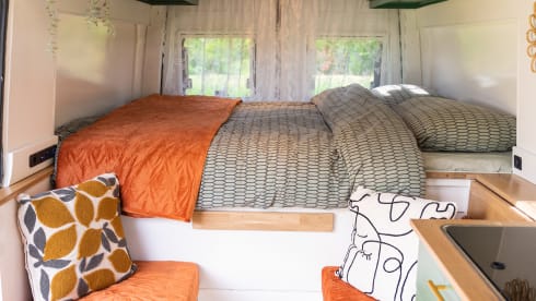 Atmospheric off-grid 2p camper bus *new*