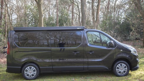 Ollie │ Luxury 2 person camper