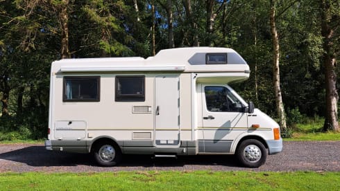 Stoere 4-persoons VW Karmann Missouri – 4er Volkswagen Alkoven aus dem Jahr 2000