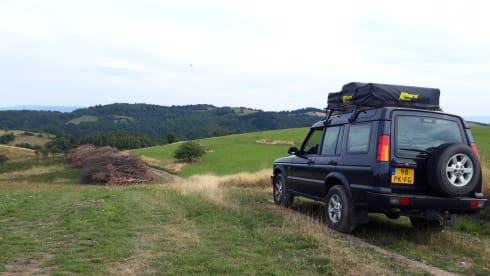 Land Rover Discovery with roof tent!