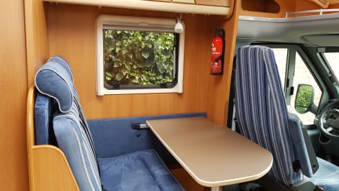Compact Dethleffs 2-person camper