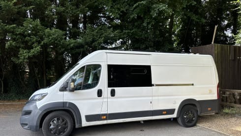 Evangeline – 4 berth Peugeot campervan from 2017