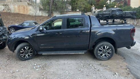 FORD RANGER 2 ROOFTOP TENT – Ford Ranger Wildtrack Auto (2 roof-top tents, ideal for up to 5 people)