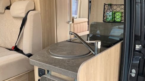 Platinum Camper – 2 adult 1 child Lux Camper Eldiss CV40 ltd edition