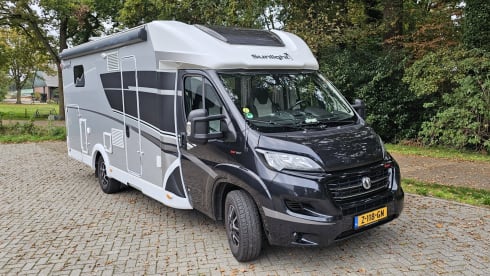 Beautiful Sunlight T68 Adventure Edition AUTOMATIC with spacious single beds.