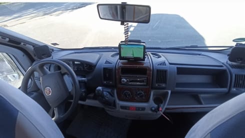 French bed, 130 hp, well-maintained, spacious