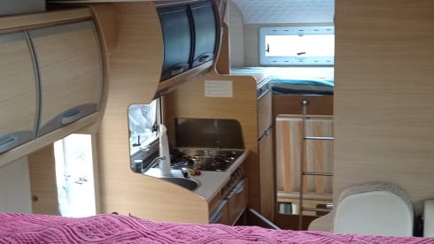 Ambrogio e Cristiana – Three children, a dog, desire for freedom