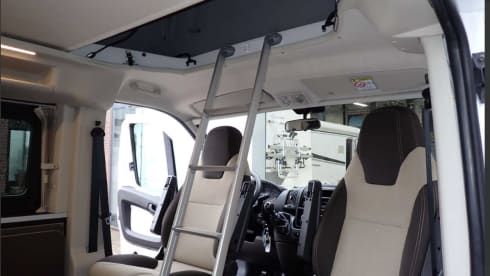 Stoere Duco – Reliable Hymer Sydney urban camper, comfortable, complete inventory