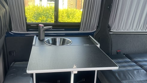 LWB Automatic VW Transporter – Beautiful Blue Transporter. Automatic, Long Wheel Base. Central London 