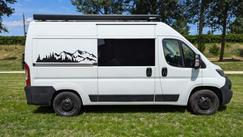 Charles – 2p BUS CAMPER für Abenteuer