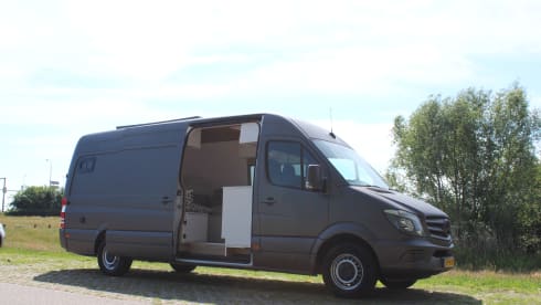 Bounty – Luxury design off grid Mercedes-Benz bus camper